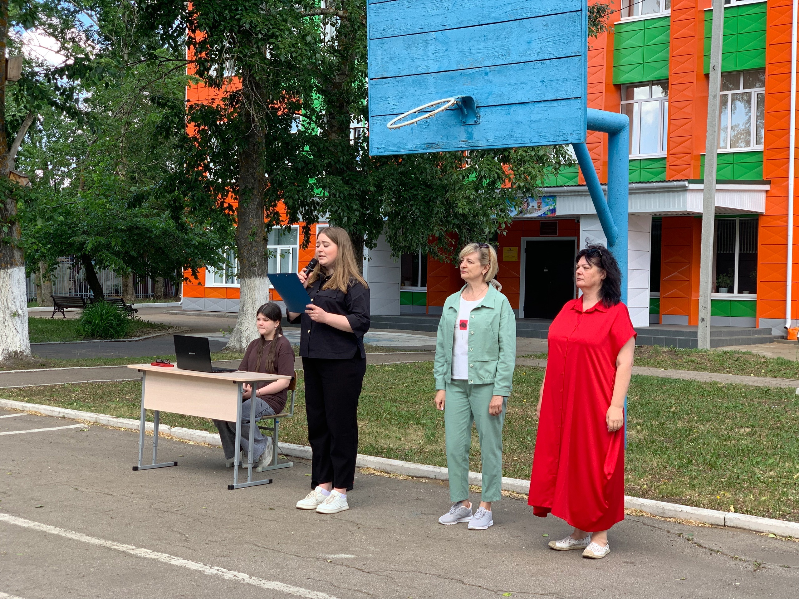 В нашей школе открылись летние пришкольные лагеря.